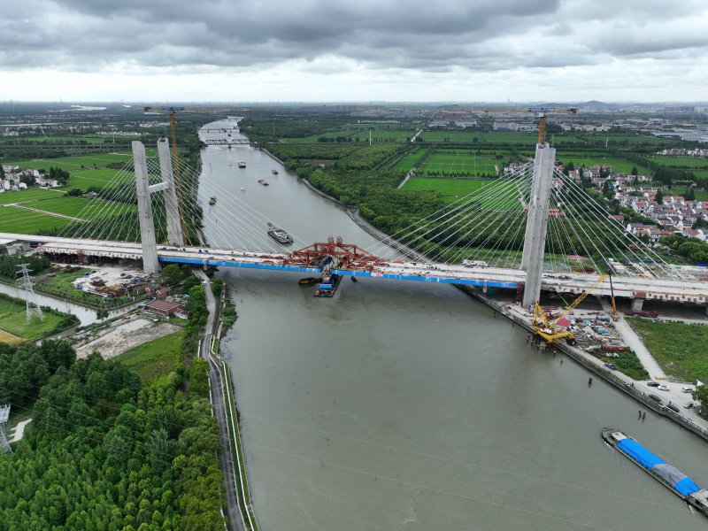 国内首座高铁与普铁四线铁路并行桥梁合龙|高铁_新浪财经_新浪网