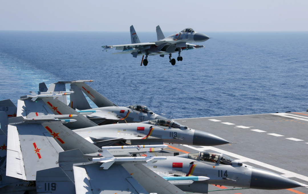 歼-15舰载战斗机资料图 图源:中国国防部网站