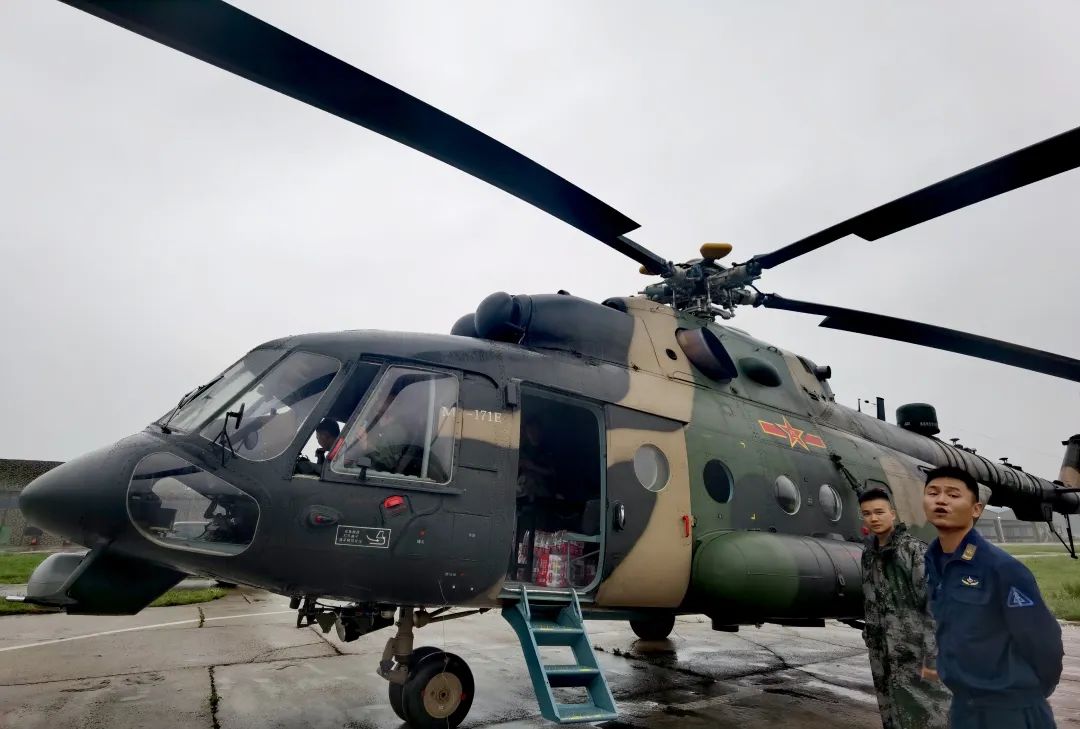 这个八一节,子弟兵为救援群众接力起飞|列车_新浪财经_新浪网