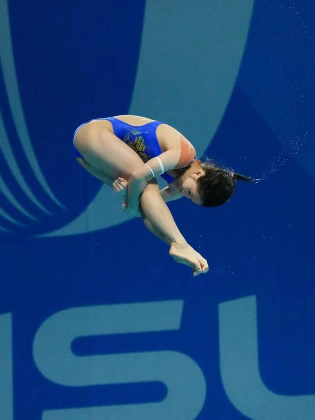 成都大运会跳水比赛中国队一天包揽三枚金牌 观众欢呼不断运动员直呼"