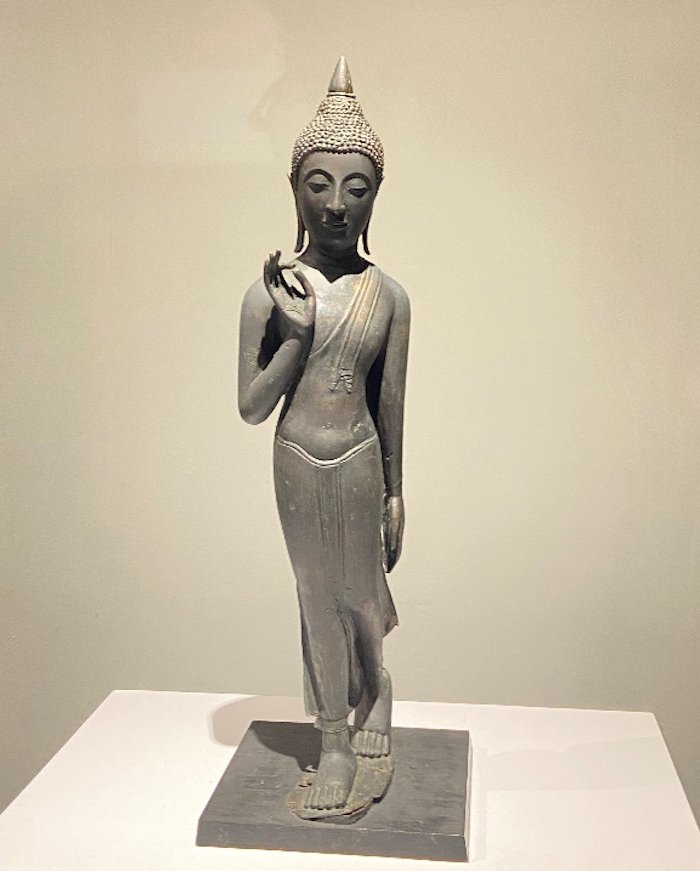 高147厘米,青铜,16世纪阿瑜陀耶晚期出现了一种非常华丽的王冠佛塑像