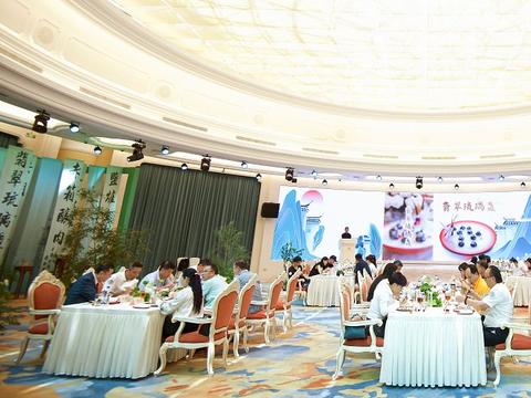 白金汉爵大酒店“夏日友好午宴”圆满举办,坐席闵行体验江南味道|汉爵|白金|闵行_新浪新闻