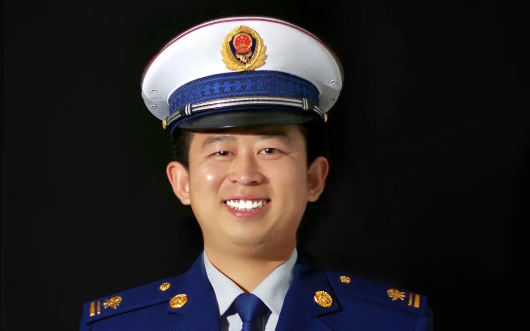 冯振生前照片.图源:海淀区消防救援支队