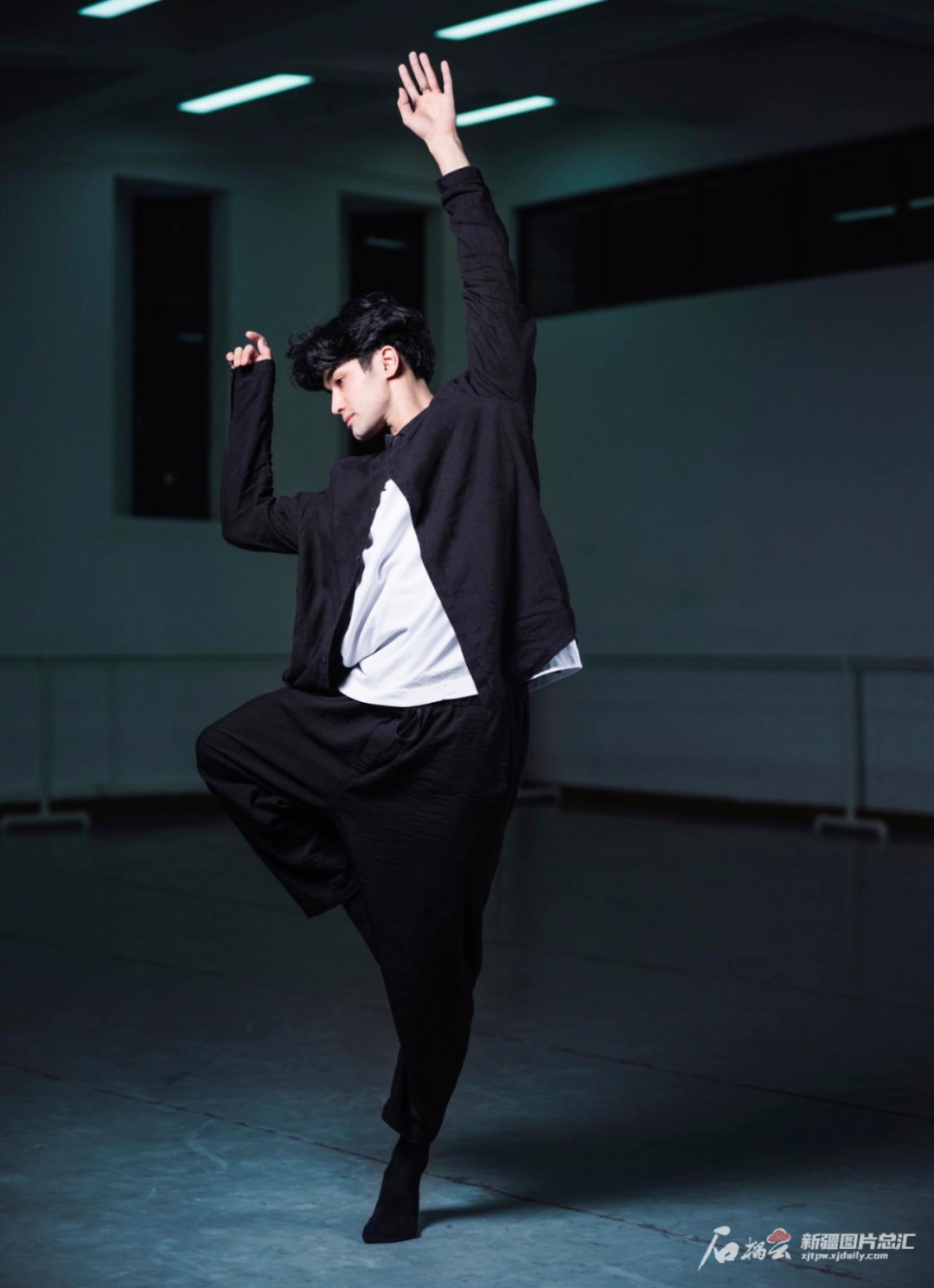 离开家乡10年,大学毕业后,依力凡·吾买尔将天赋与专业完美结合,成长