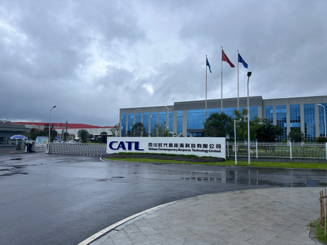 四川时代新能源科技有限公司门口.摄影,任娅斐.