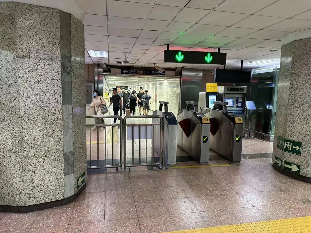 地铁朝阳门站改造出入口,乘客点赞|地铁_新浪财经_新浪网