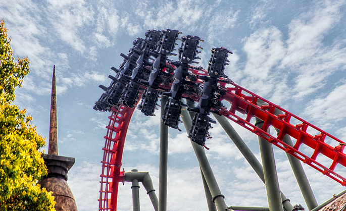 主题乐园经典项目之一:4d过山车.