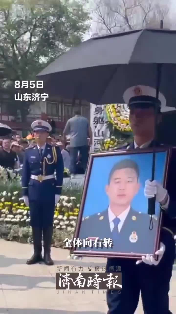 送英雄最后一程！家乡父老夹道迎冯振烈士回家|烈士|北京市|抢险救灾_新浪新闻