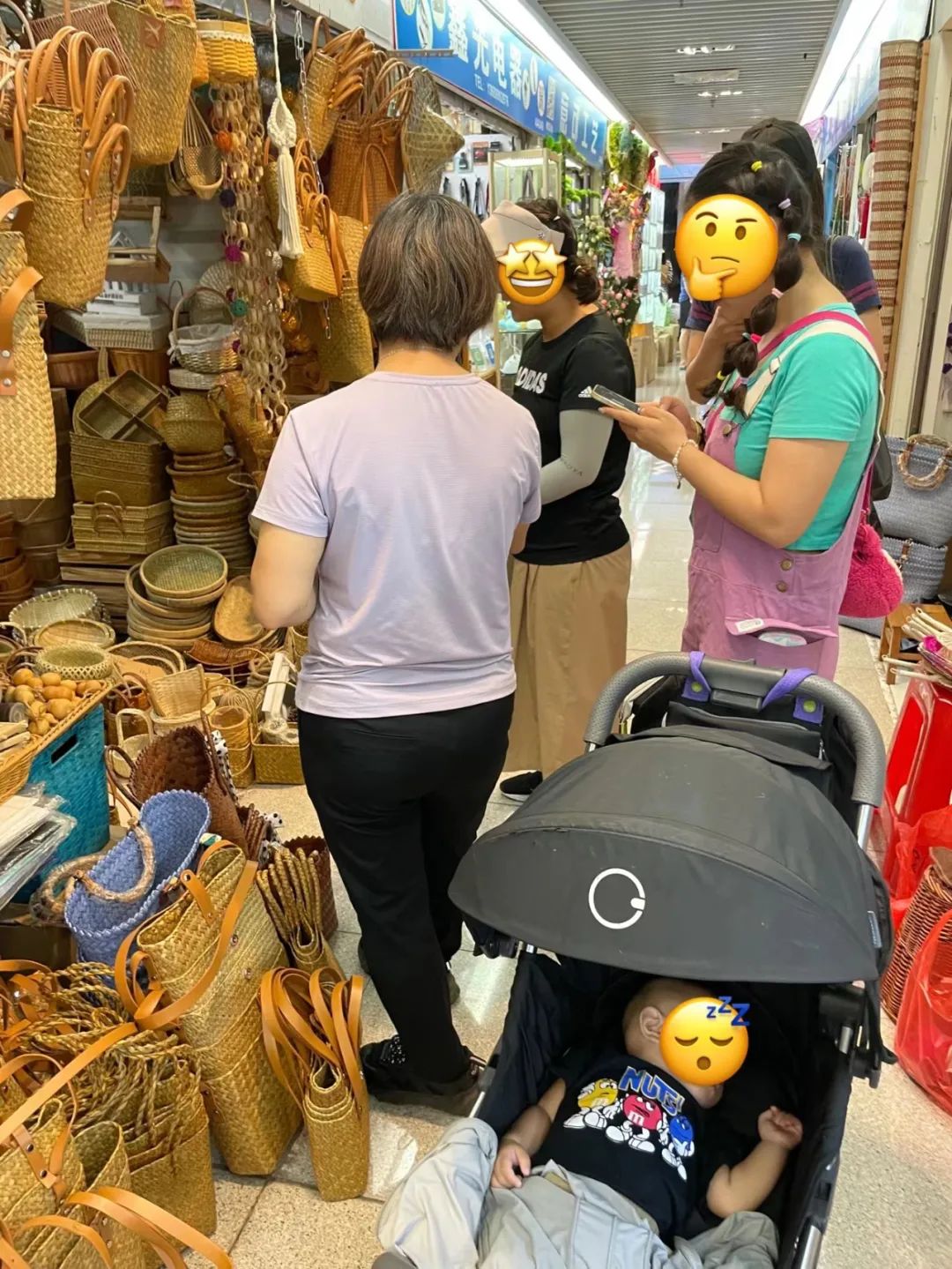 更早的批发市场启蒙,则开始于婴儿车时期.(图/牧羊&nbsp;摄)