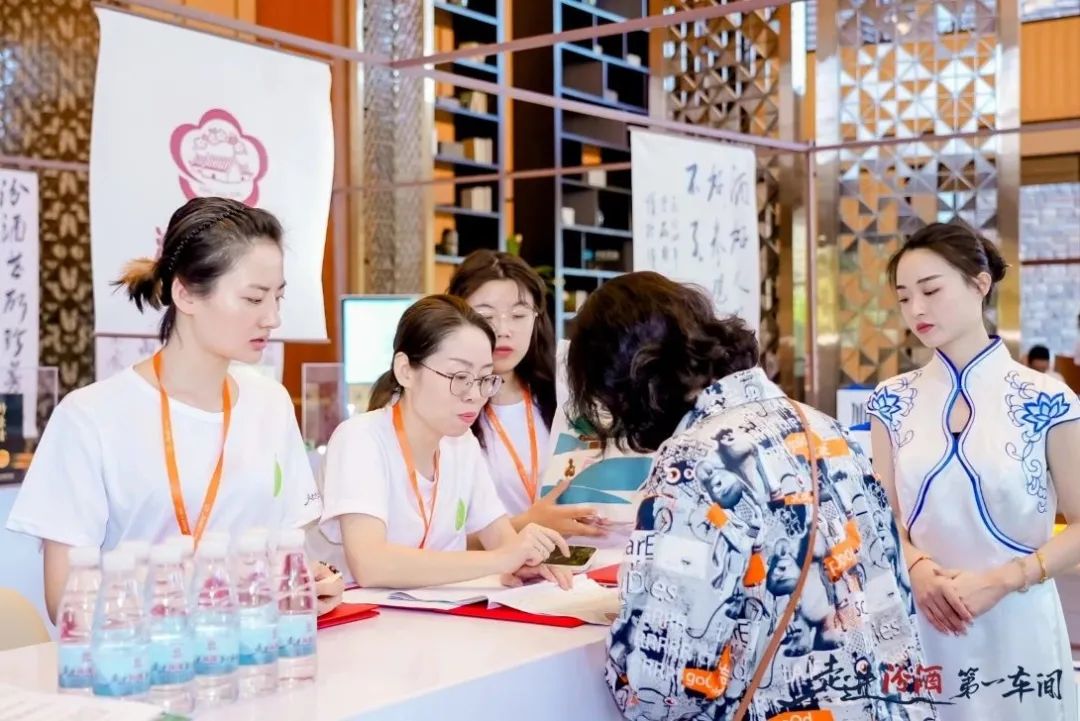 媒体在酒店前台签到