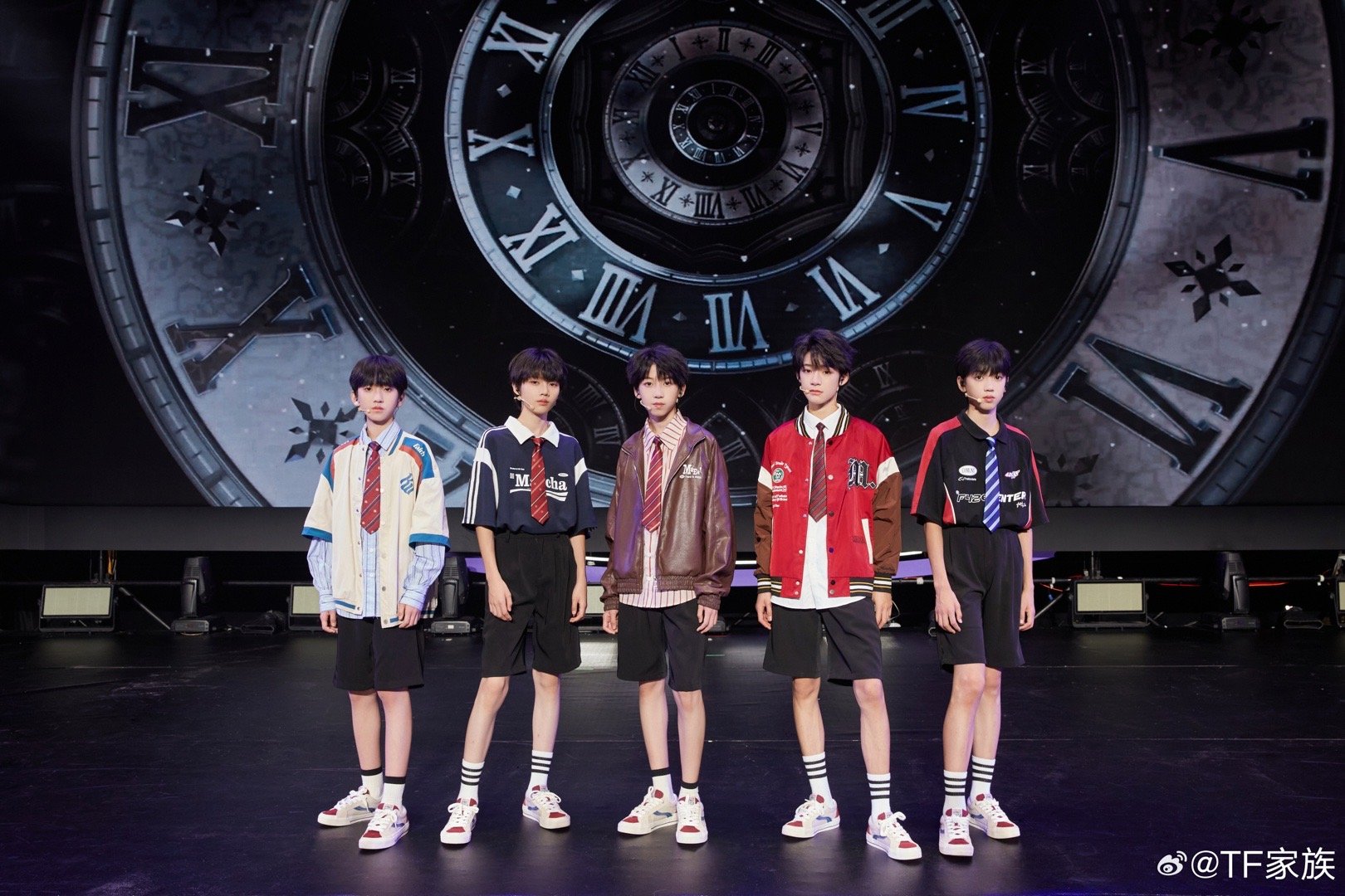 丨@TF家族 四代多巴胺快乐图鉴公演舞台照🈶~试问谁看到这些元气……|王浩|肉眼|少年|成长|心情_新浪新闻