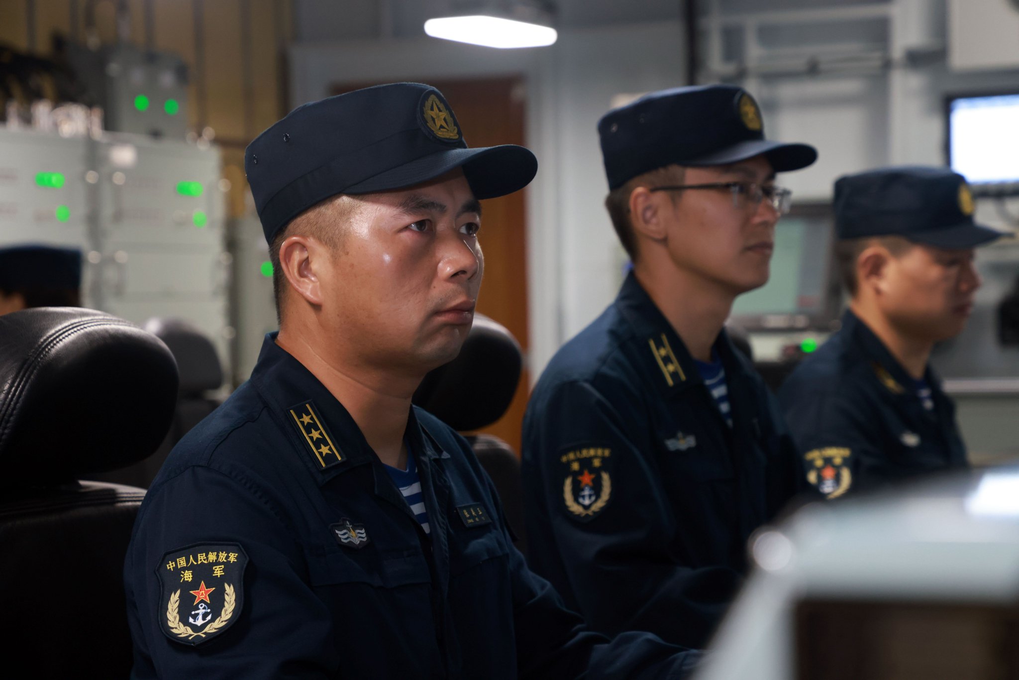 张美玉在作战室下达作战口令.赖炳章 摄