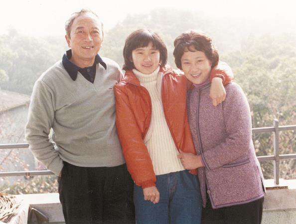 孙庆原新著《未见沧桑》王文娟外孙女朱凯佳绘制的别册——《外婆的