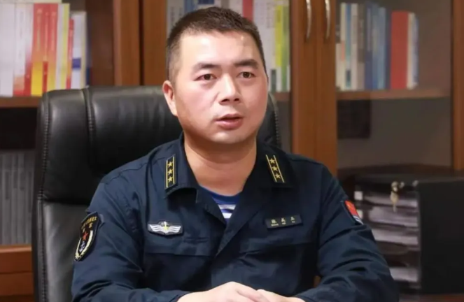 首艘"地位仅次于航母"的战舰,舰长易人|海南舰_新浪财经_新浪网