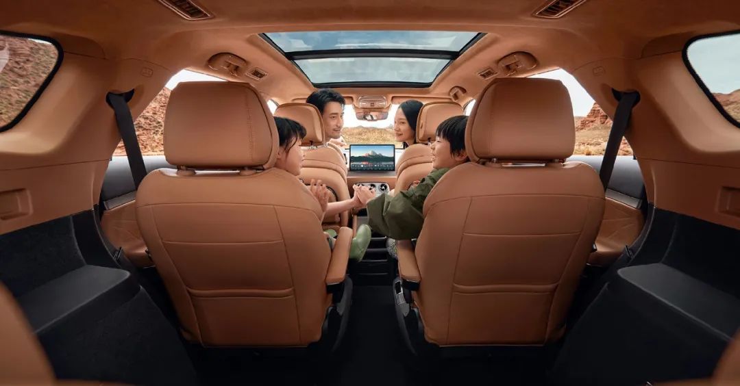 理想L9直降3万，腾势N8终于上市，冰箱彩电都有，太懂国人了！