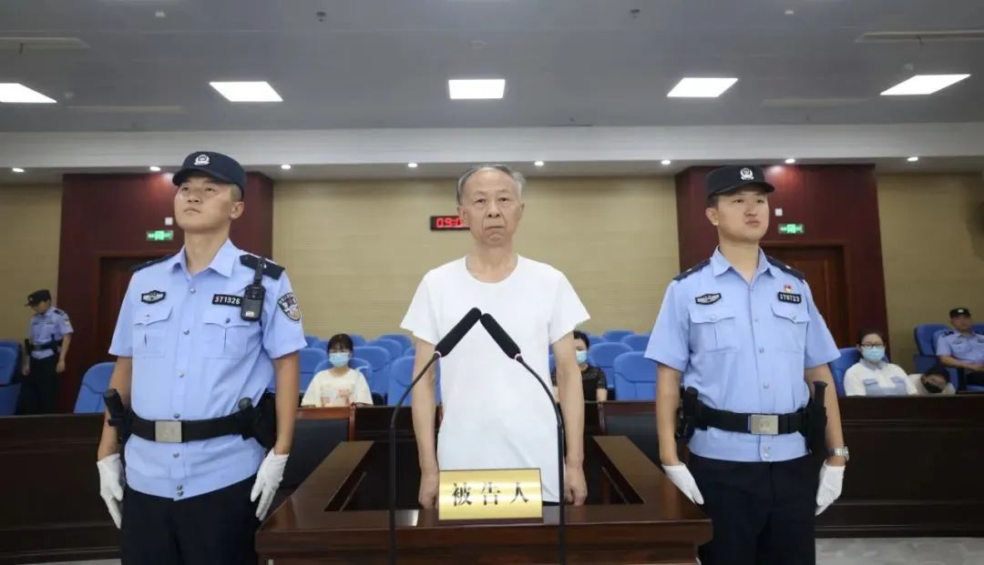 被告人陈勇利用担任淄博市委常委,桓台县委书记,济南市委常委,组织部