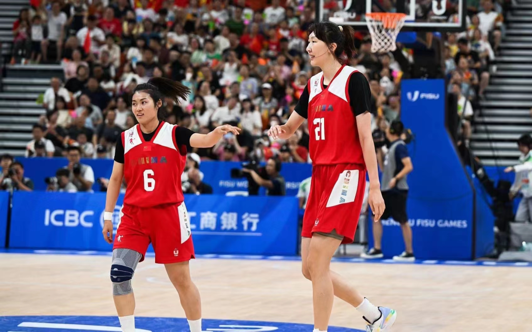 张敬一(左),韩旭并肩作战.(受访者供图)