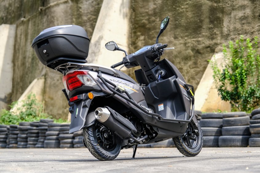 无论是街车dr系列,还是更早的usr125踏板,都能看出豪爵设计师们已经