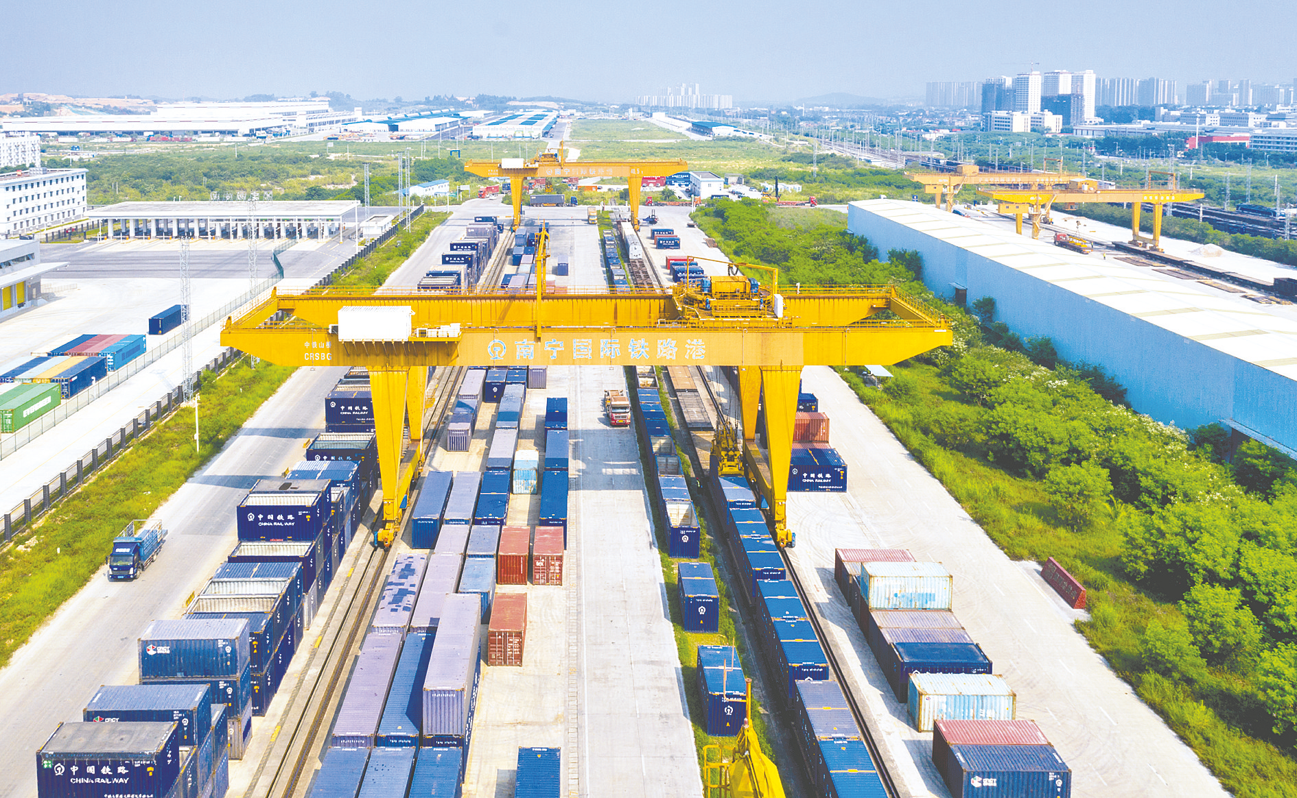 &nbsp;&nbsp;&nbsp;&nbsp;南宁国际铁路港一派繁忙景象.