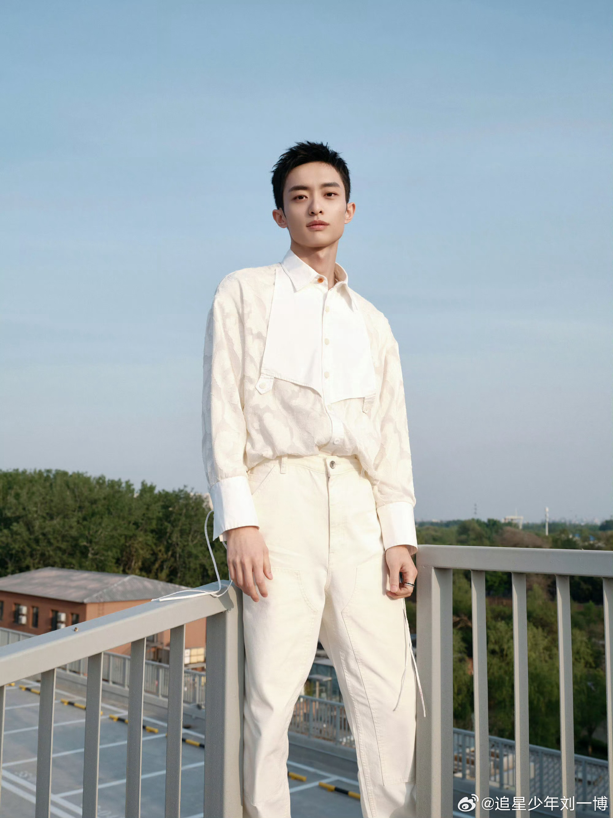 这也真的是太让人激动了吧,能够看到白宇帆从封神的全世界路过……|白宇帆_新浪新闻