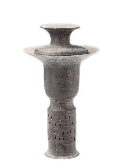 黑陶蛋壳镂孔高柄杯 龙山文化 临沂市博物馆藏.