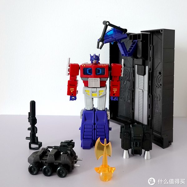 金宝变形出品的全装备小比例擎天柱