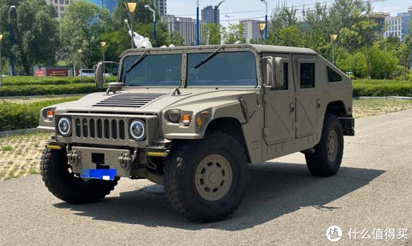 悍马捍威的底盘部采用了四轮独立悬架,带有轮边差速器的