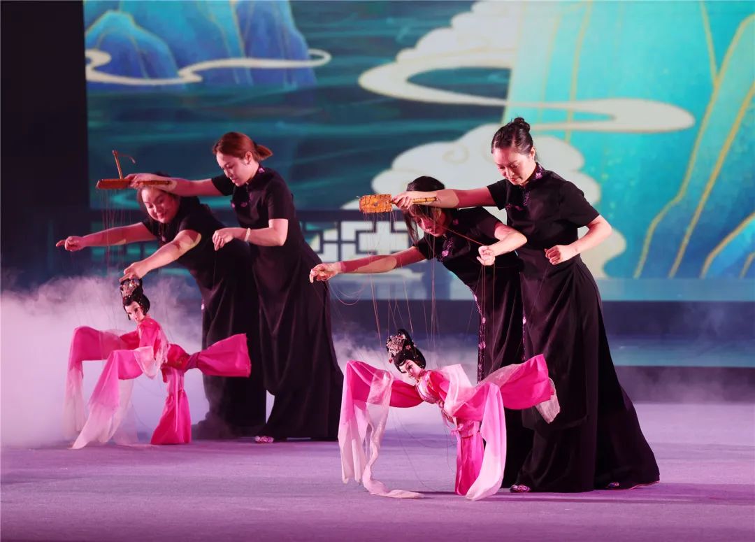 上海沪剧院等顶级团队,还有温州市瓯剧艺术研究院,温州市越剧院,永嘉