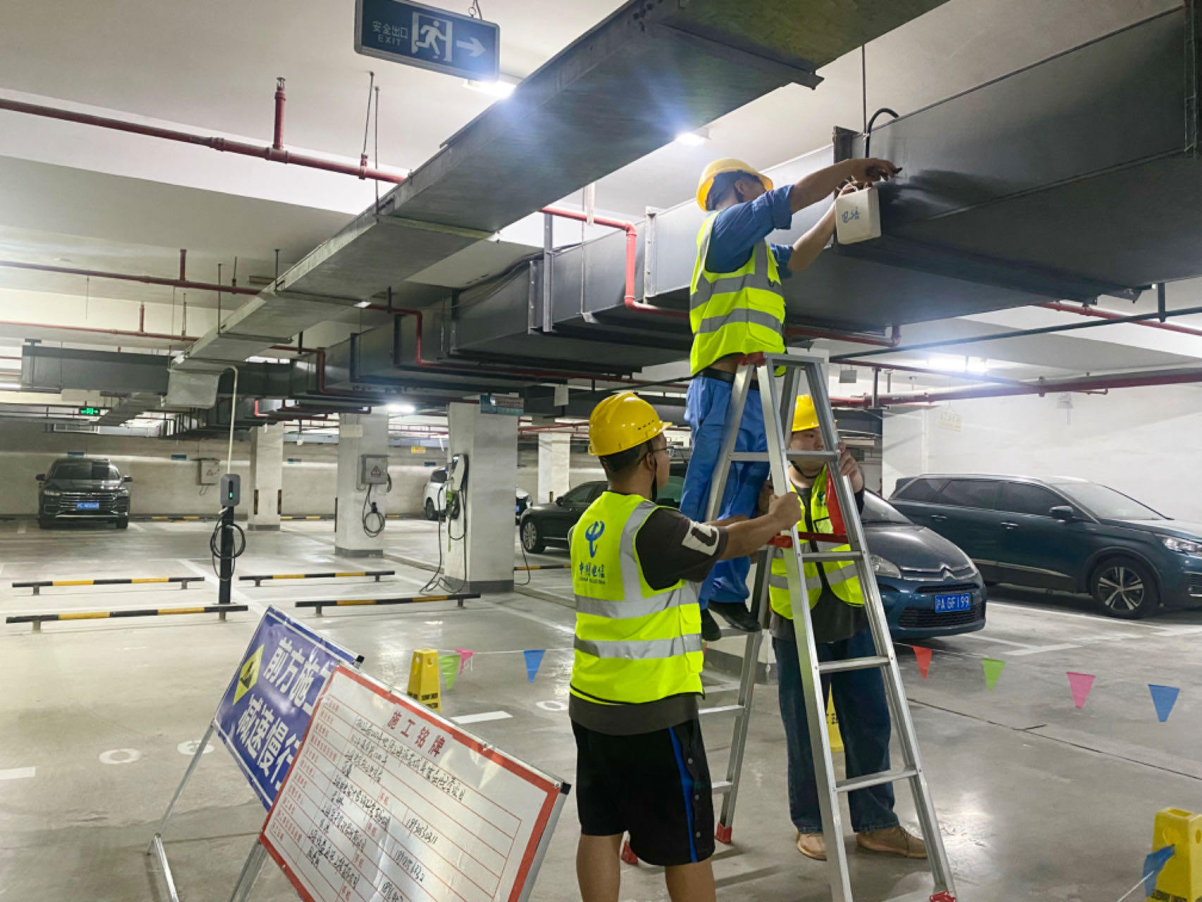 通讯网络覆盖工程施工现场.李谆谆 图