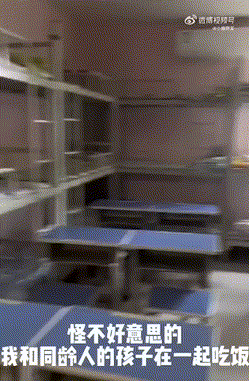 小朋友“专供”的小桌子和小床