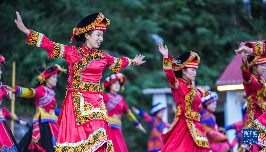 贵州威宁:彝族群众欢度火把节|毕节市|避暑旅游|贵州省_新浪新闻