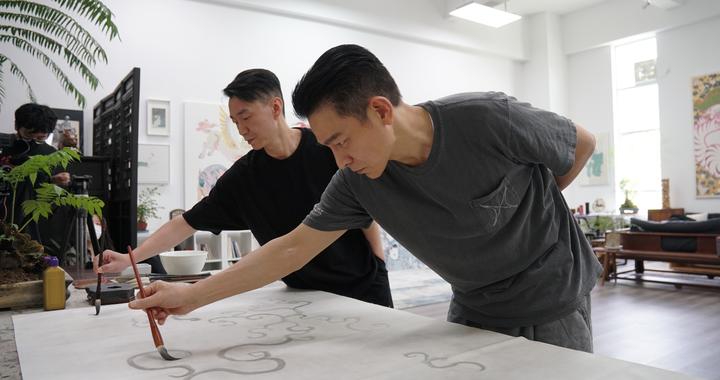 刘德华与当代艺术家联合创作「1/X刘德华的艺术空间」|华仔|作品|演艺|装置|合作_新浪新闻