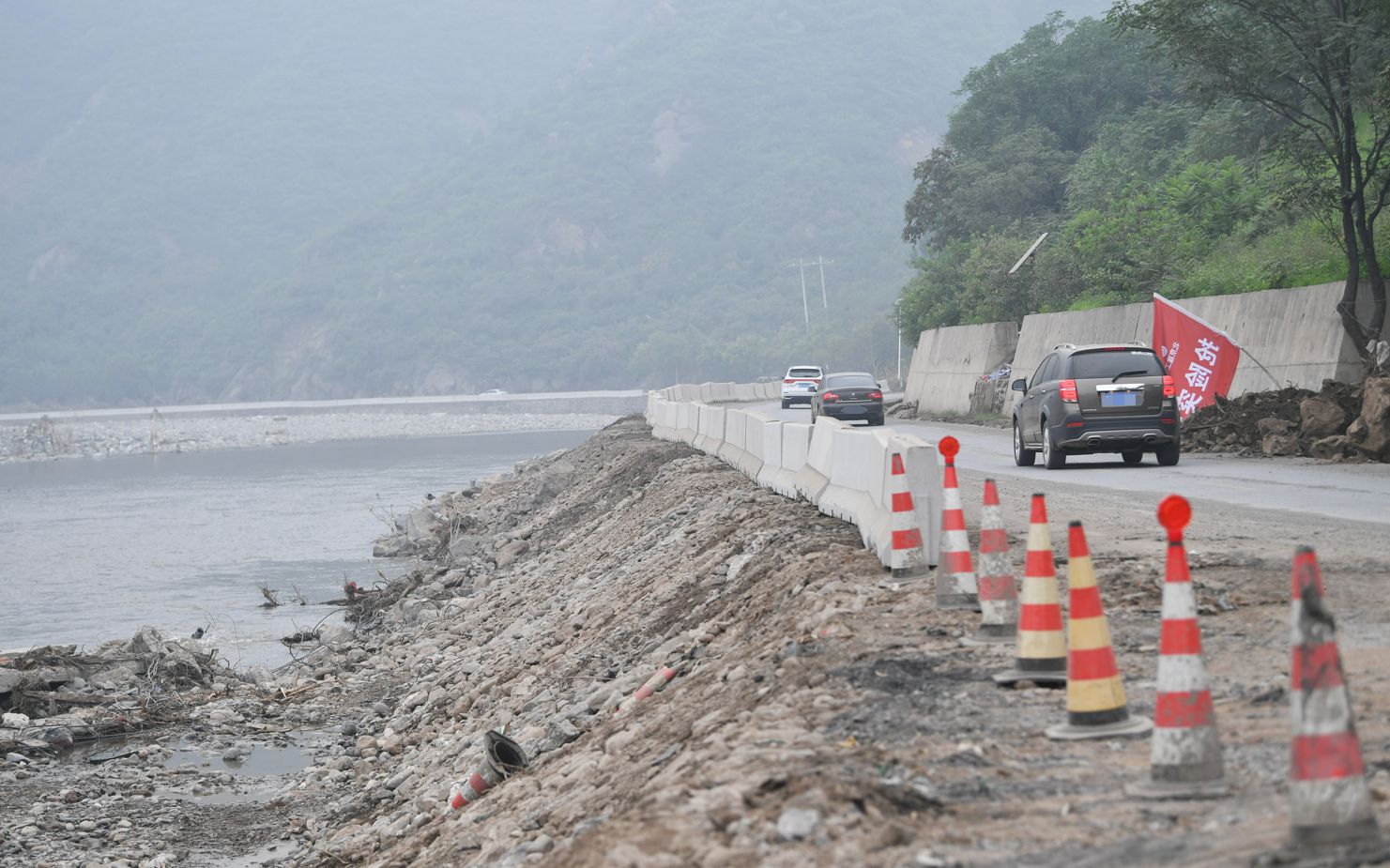从抢通“生命线”到保障灾后重建,他们把险道变通途|灾后重建|路基|路段_新浪新闻