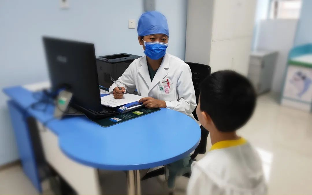 ▲首都儿科研究所附属儿童医院儿童保健中心副主任医师张丽丽出诊。受访者供图