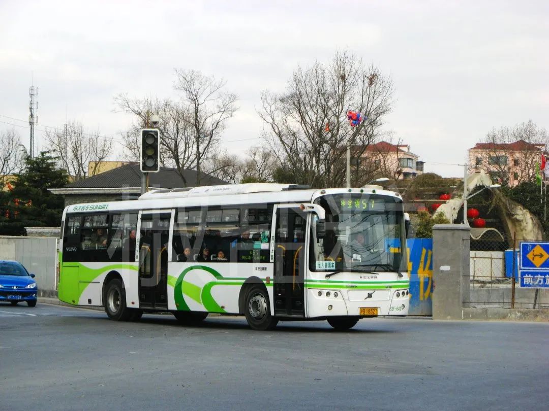 57路swb6120v4(s2f)型客车,上海动物园@虹桥路(魏家钧 摄)