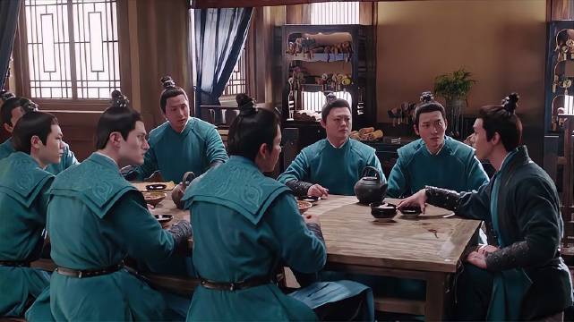 顾九思刚当上衙役,官长就联合众人要捉弄他!|宋轶_新浪新闻