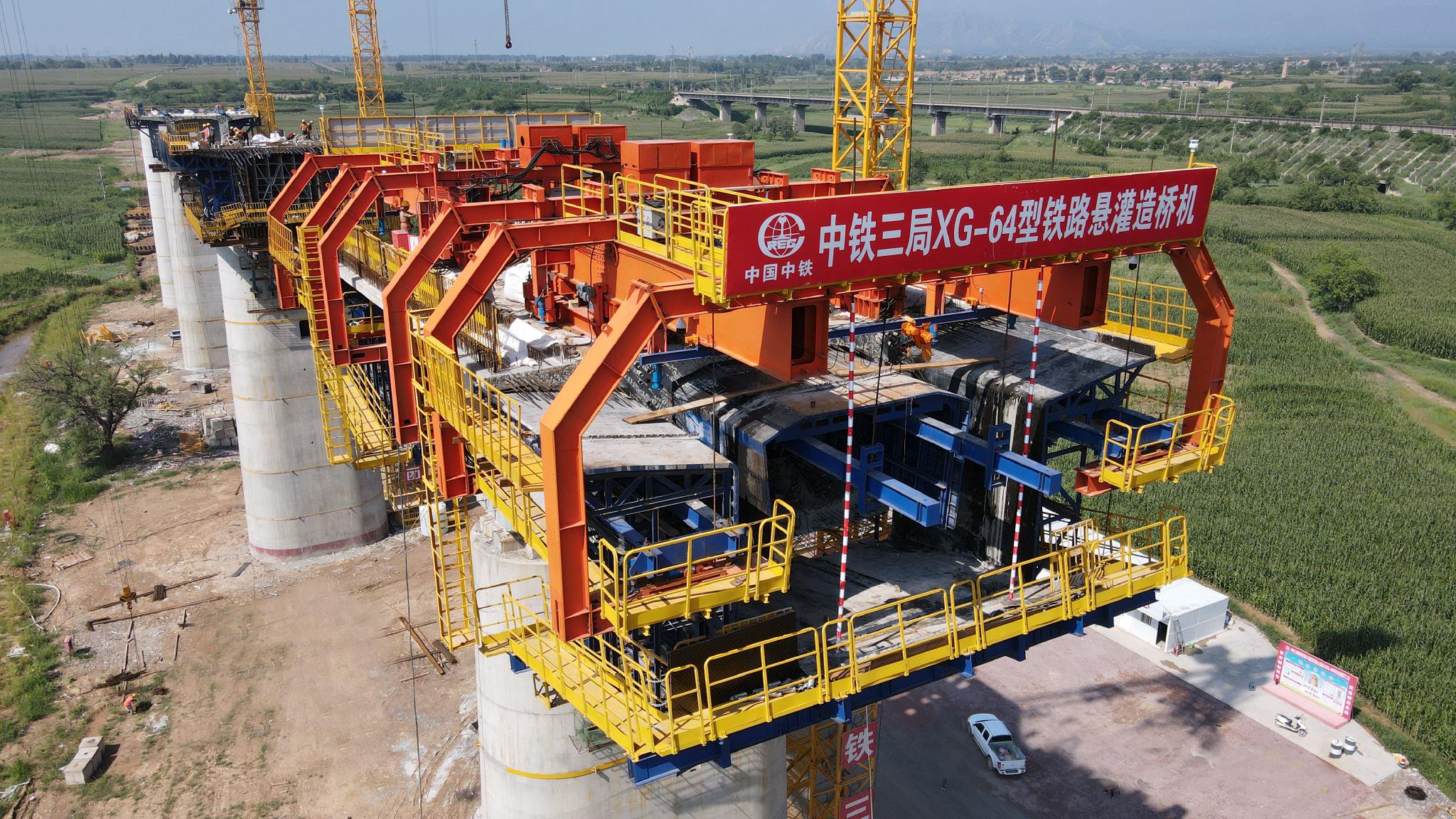 雄忻高铁山西段成功实现空中造桥|山西省_新浪财经_新浪网