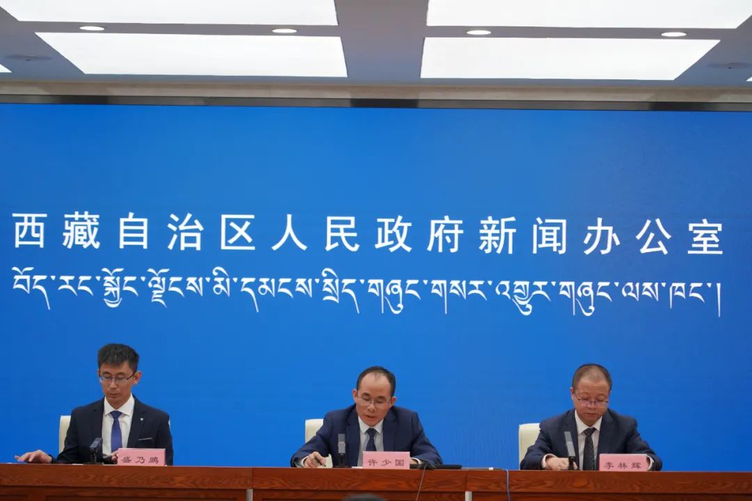 发布会现场 索朗群培 摄