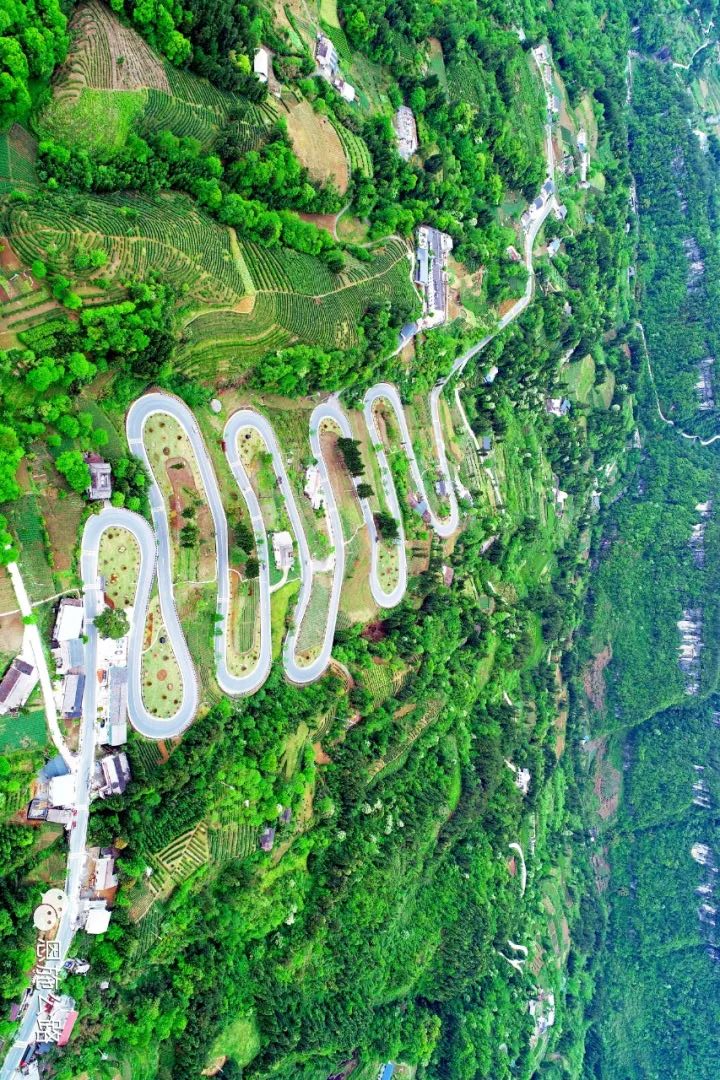 365省道恩施市"十大拐".冯镜升 摄