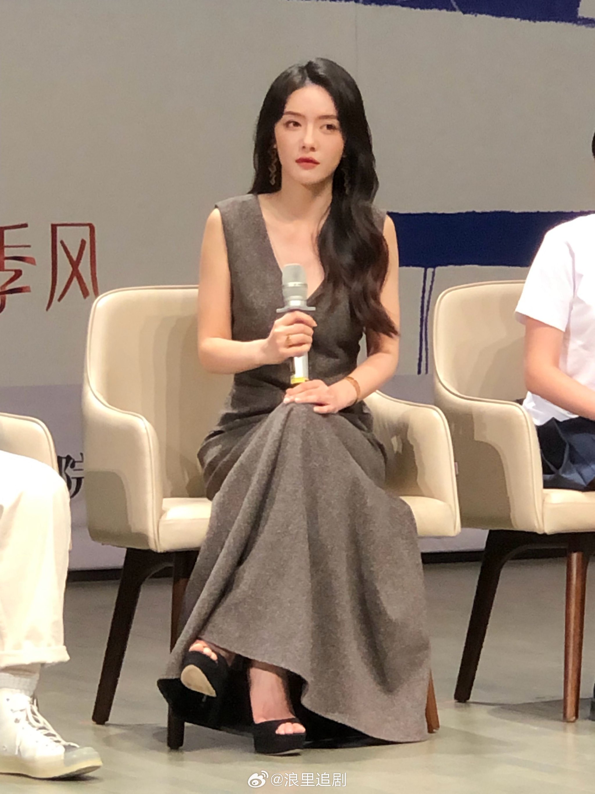 蔡文静亮相《装腔启示录》点映会……|韩东君|新剧|连线_新浪新闻