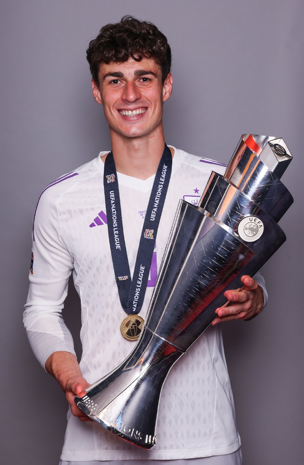 切尔西门将凯帕租借加盟皇马14日,皇马官方宣布,和切尔西达成协议