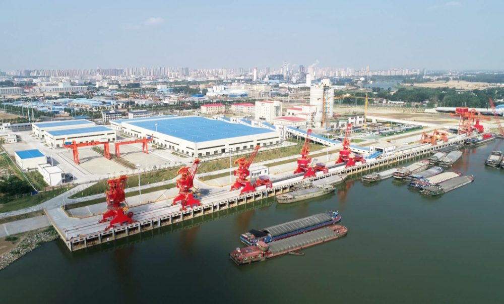 水运也变得畅通,图为临泉港2016年临泉疏浚了泉河航道,提升了杨桥船闸