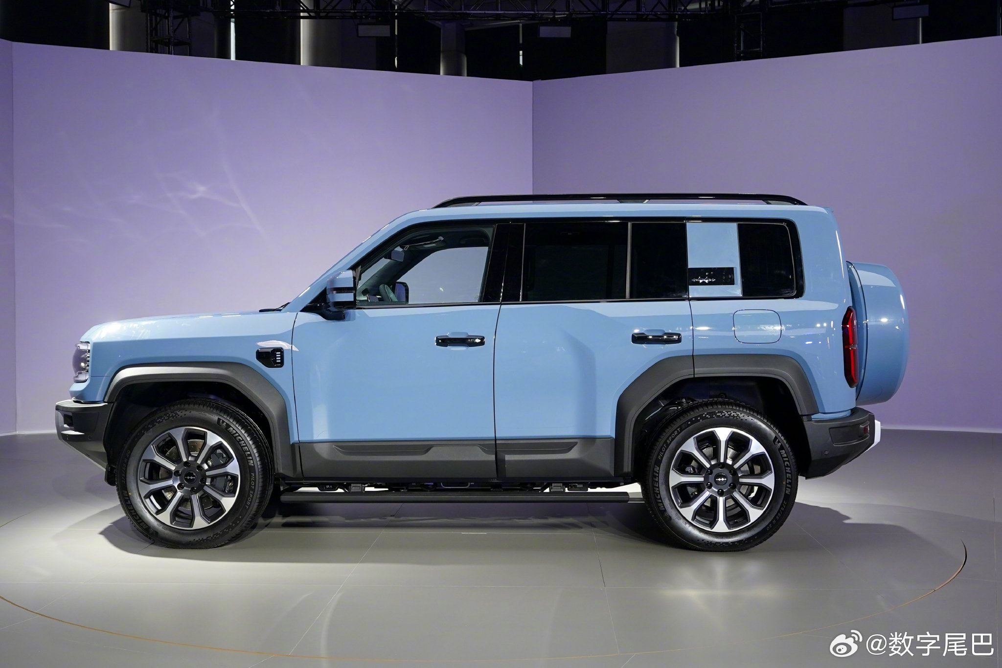 比亚迪方程豹豹5蓝色版