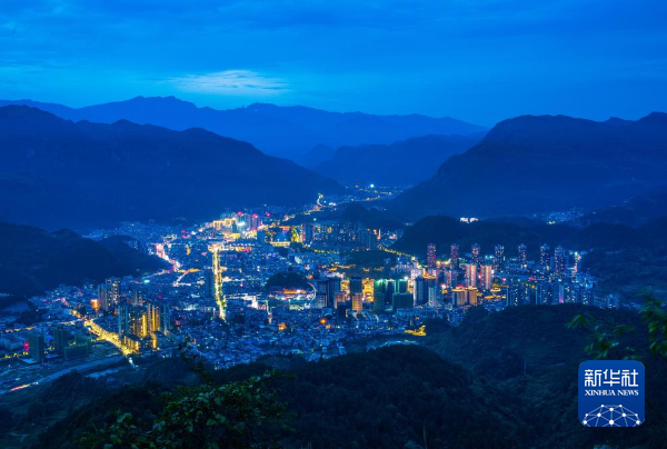 铜仁市江口县夜景.新华社记者 杨文斌 摄
