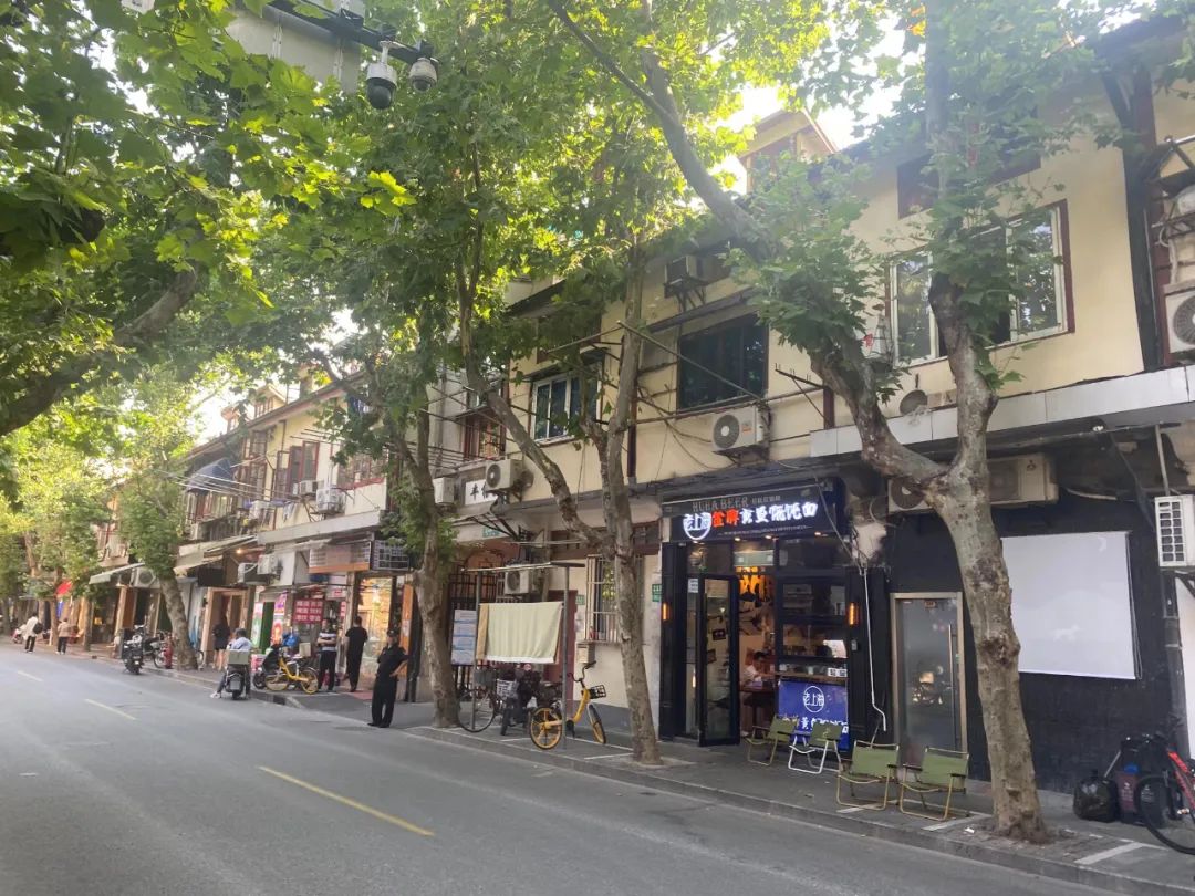 淡水路丰裕里街边店铺林立 | 图源:受访者供图