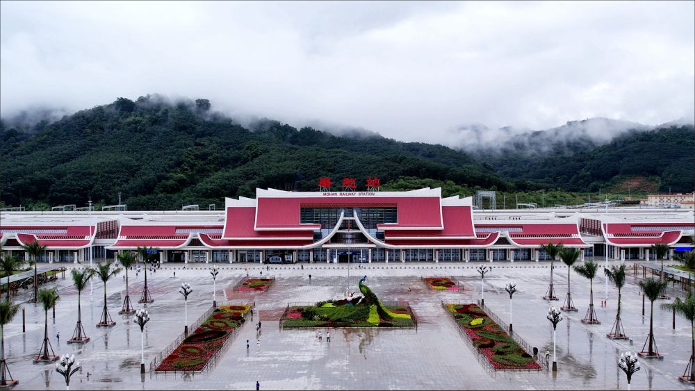 中老铁路磨憨站. 殷学合 摄