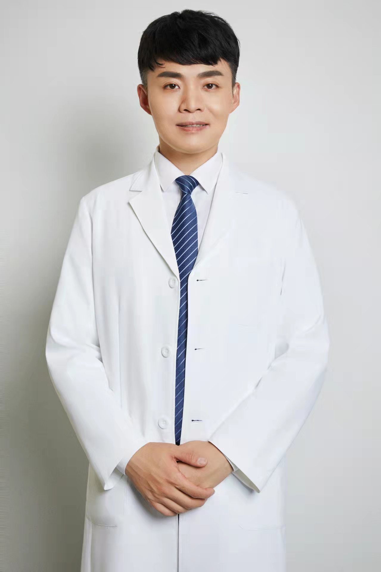 医者对话|眼科医生陶勇:“解决临床问题”是医生前进的动力|中国医师节|疫情|医师|医师节|结膜炎_新浪新闻