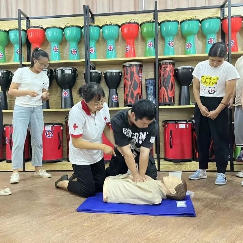 学习急救技术 守护生命安全|红十字救护员证|急救|红十字会_新浪新闻