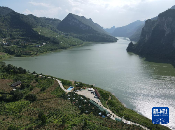 图为8月17日拍摄的瓮安县珠藏镇丰岩村的露营基地.