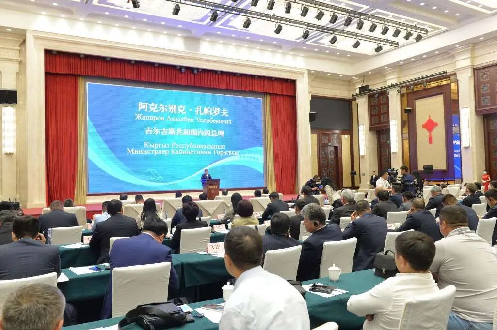吉总理阿·扎帕罗夫出席推介会并致辞。图源卡巴尔通讯社